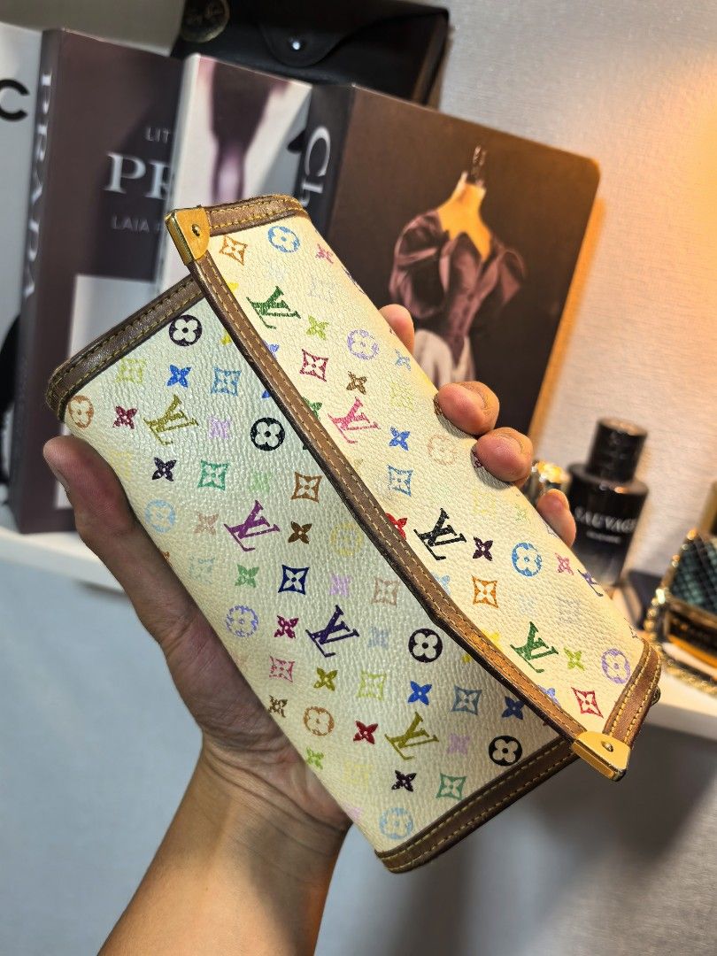 Louis Vuitton white Takashi murakami multicolor (Category: Luxury Bags & Wallets) located in Baguio. Submitted by ashzachary (Listing ID 1359252163, Image 2). Description: Louis Vuitton white Takashi murakami multicolor Condition :Excellent condition Color rate 10/10 Size : Medium Inches:W/L issues ayaw mag close yung bilog niya use po Super ganda sa personal Pm. More details Good quality Plsss 📌No Bogus 📌No return MOP What you see is what you 