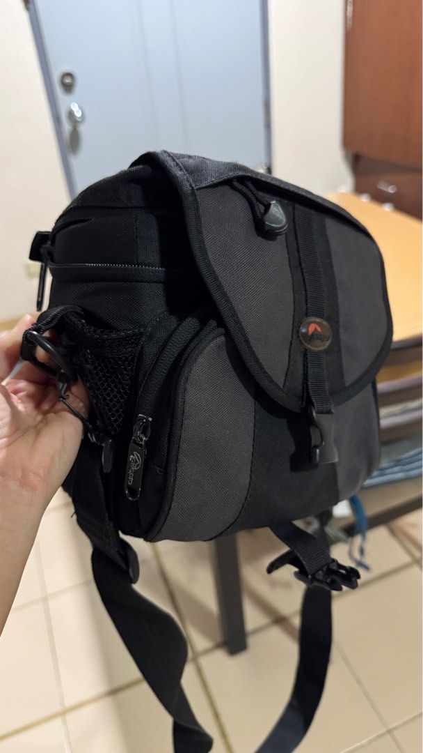 Lowepro Camera Bag EX 140 (Category: Camera Bags & Carriers) located in Makati City. Submitted by yourtreasureparadise (Listing ID 1359261716, Image 3). Description: Needs cleaning or wash, 100% original bought in the US.