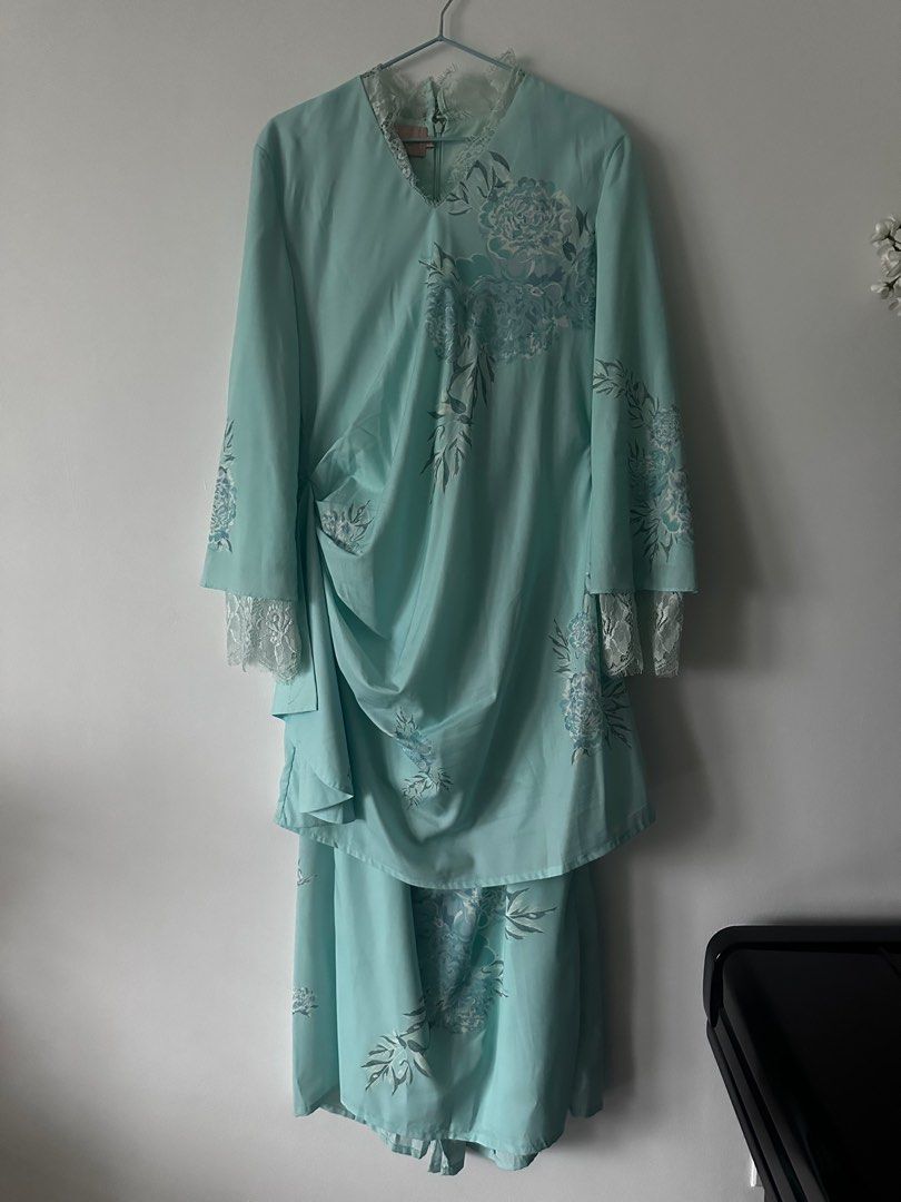 NH by Nurita Harith (Category: Baju Kurung & sets) located in Singapore. Submitted by limitedprelovedbyk (Listing ID 1359215534, Image 3). Description: IIona kurung modern. Condition 9/10 Please take note 👇🏻 There is a missing button (last pic). It’s subtly hidden behind your hair or hijab, making the missing button on the baju kurung less noticeable. Bought for $254 at Zalora in 2019..