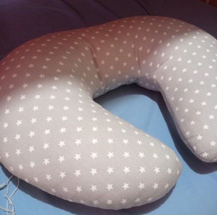 Nursing Pillow (large) (Category: Bed Guards) located in Quezon City. Submitted by sheng18 (Listing ID 1359147948, Image 3). Description: must have for breastfeeding moms large size rfs: rarely used.