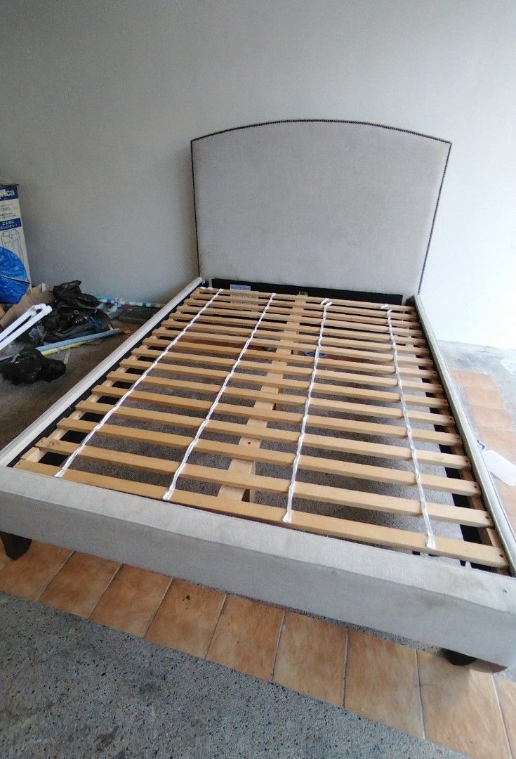 Pottery Barm Premium Bed frame (Category: Bed Frames & Mattresses) located in Makati City. Submitted by foukfouk (Listing ID 1359205350, Image 1). Description: Pottery Barn Elite Bed frame Queen size Bought for 67,000.00 need minimal cleaning pickup in makati.