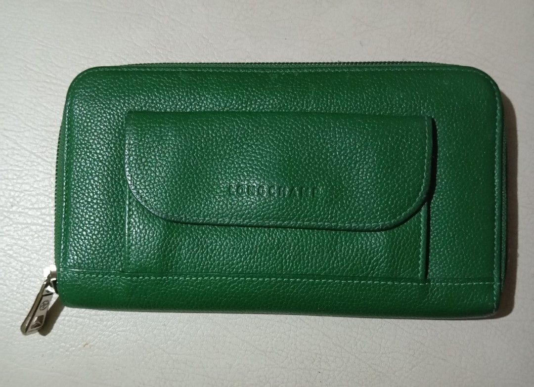 Preloved Longchamp Wallet (Category: Wallets & Card holders) located in Cabanatuan. Submitted by w3ng.gay (Listing ID 1359236469, Image 1). Description: 💚Well loved LC wallet 💚Card/ coin slots 💚super Nice in actual..bit large for me...
