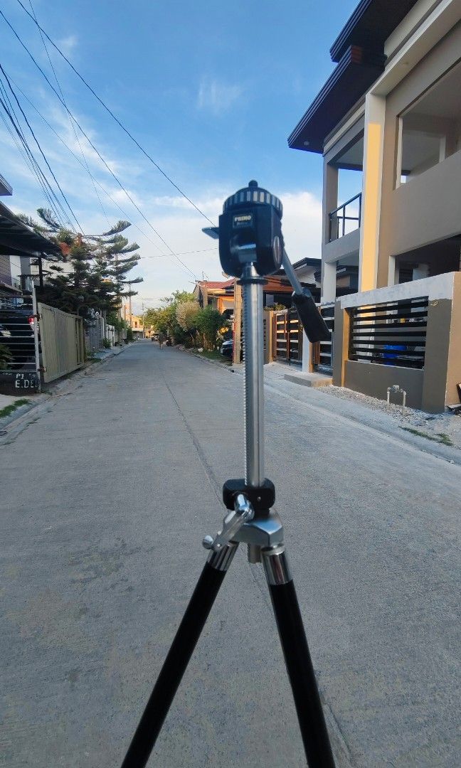 Primo deluxe tripod quick release ALUMINIUM (Category: Tripods & Monopods) located in Manila. Submitted by babz30261 (Listing ID 1359234889, Image 3). Description: WITH BAG QUICK RELEASE TRIPOD SOLID MATERIALS GOOD QUALITY CONDITION AND MATERIALS ALUMINUM SOLID WE DELIVER NATIONWIDE WIDEEEEEEE.