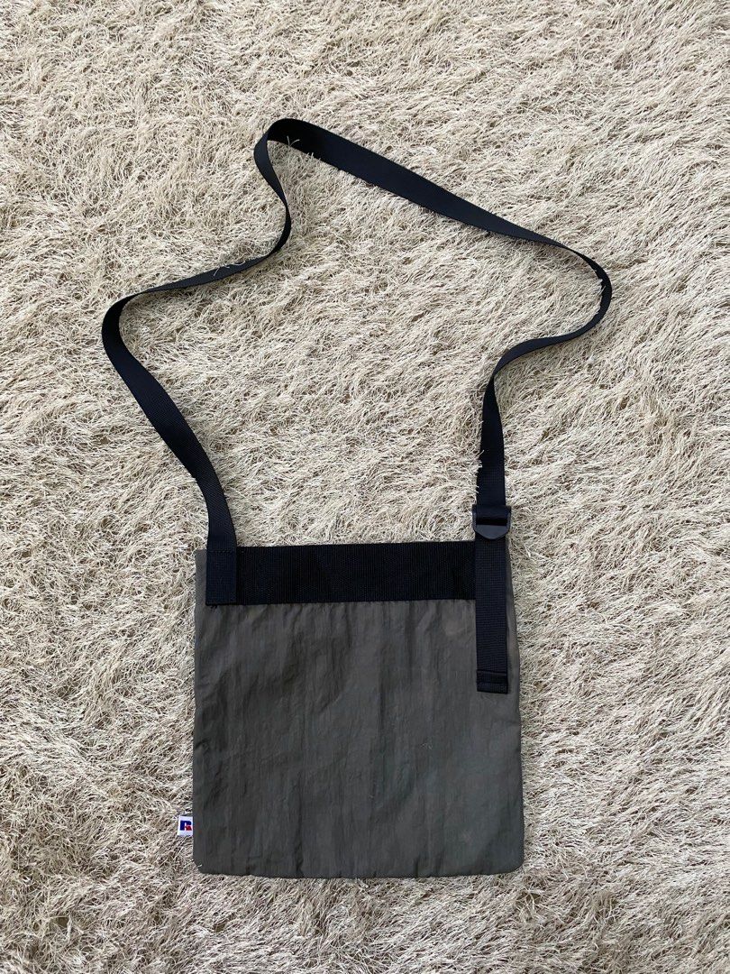 Russell athletic (Category: Sling Bags) located in Digos. Submitted by oldtuff_ (Listing ID 1359135288, Image 2). Description: Good to asnew condition no issue colo rate: 9/10 need wash.