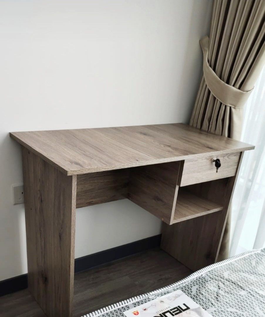 Study Table (Category: Tables & Sets) located in Singapore. Submitted by trendoll (Listing ID 1359162359, Image 1). Description: .