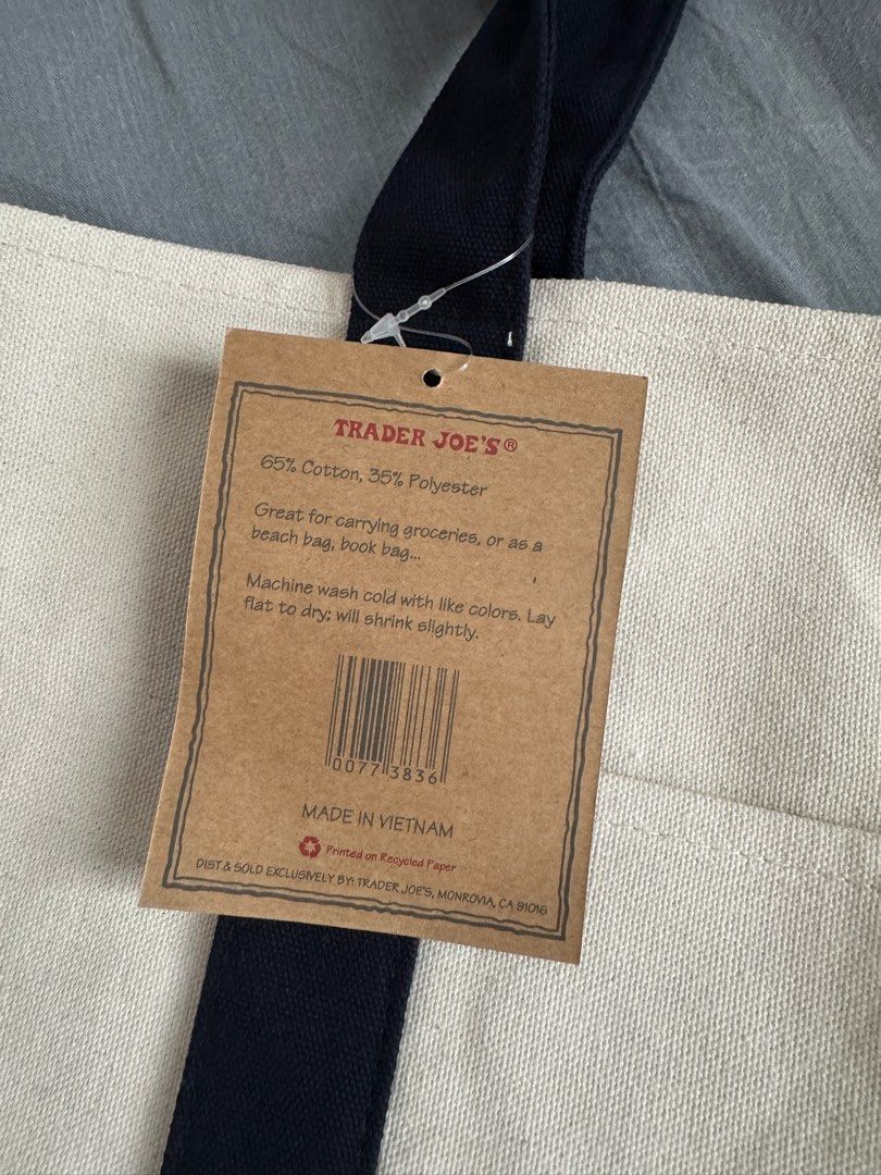 Trader Joe’s Tote Bag (Category: Tote Bags) located in Pasay City. Submitted by ppchs (Listing ID 1359183957, Image 2). Description: Brand new large tote bag from Trader Joe’s. Bought from Los Angeles, California.