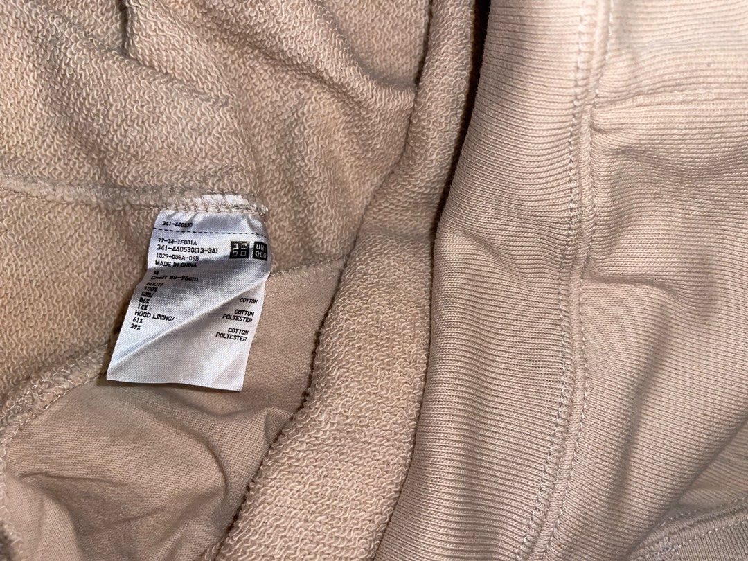 Uniqlo Hoodie (Category: Coats, Jackets and Outerwear) located in Manila. Submitted by upfyeee (Listing ID 1359166218, Image 2). Description: length: 25 width: 20 flaw: lost hoodie strap, minimal rust stain s front but not so noticeable — pls manage your expectations, bae. all clothes/ bags are thrifted & some of them are preloved. —color may vary due to lightning — pm for ww.