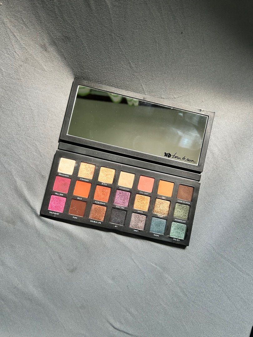 Urban Decay Born To Run Palette (Category: Makeup) located in Mandaluyong City. Submitted by dessaint (Listing ID 1359185852, Image 2). Description: Bought from Mecca in Australia Rfs: decluttering .