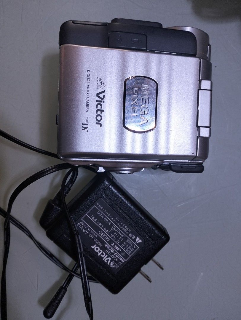Victor video camera (Category: Video Cameras) located in General Mariano Alvarez. Submitted by ma.miafajardo1219 (Listing ID 1359267869, Image 1). Description: Victor brand need repair from japan.