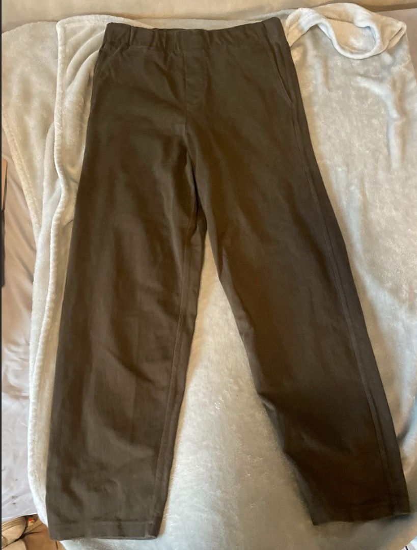 Zara Olive Pants (Category: Trousers) located in Talisay. Submitted by thedanielandre (Listing ID 1359144126, Image 1). Description: EUR/US Small .