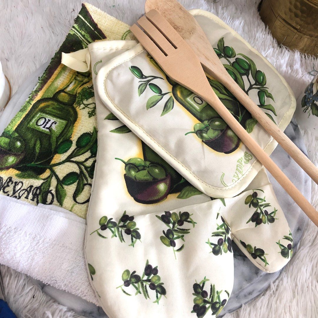 5pcs kitchen set (Category: Table Linen & Textiles) located in Dipolog. Submitted by playmatesfriend.ph (Listing ID 1355985344, Image 1). Description: .