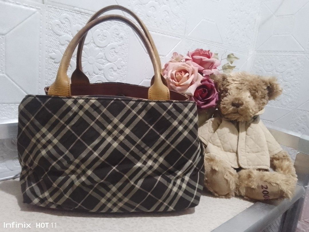 💯% Original Burberry Bag (Category: Luxury Bags & Wallets) located in San Fernando. Submitted by la_segunda2727 (Listing ID 1355953525, Image 1). Description: guaranteed original no inclusion no foul smell 3 compartments.