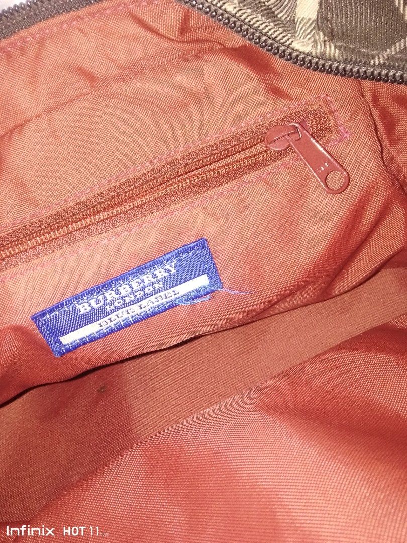 💯% Original Burberry Bag (Category: Luxury Bags & Wallets) located in San Fernando. Submitted by la_segunda2727 (Listing ID 1355953525, Image 2). Description: guaranteed original no inclusion no foul smell 3 compartments.