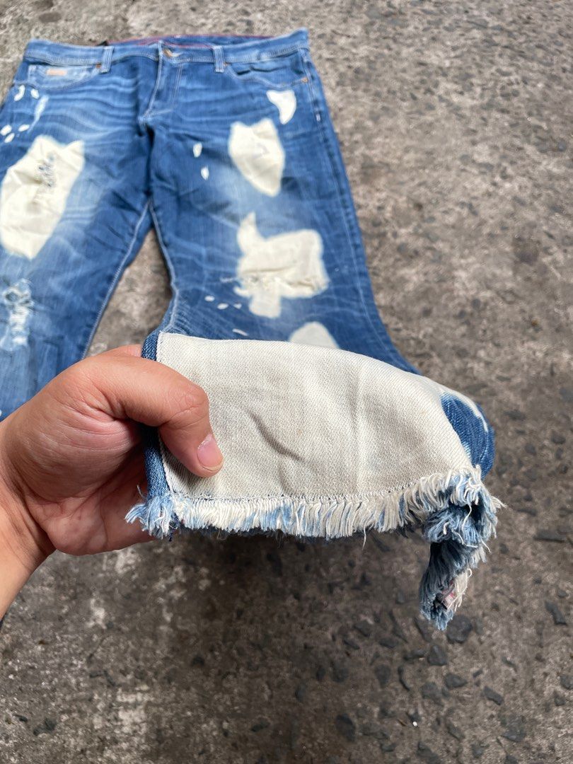 Armani Exchange Custom Bleach Art Jeans (Category: Luxury Apparel) located in Makati City. Submitted by christian_g (Listing ID 1356025406, Image 2). Description: Armani Exchange Jambe Droite •Size: 36-38 waist •Length: 42 •Leg Width: 12 •Ankle Hole: 8 •Excellent Condition •No issue.