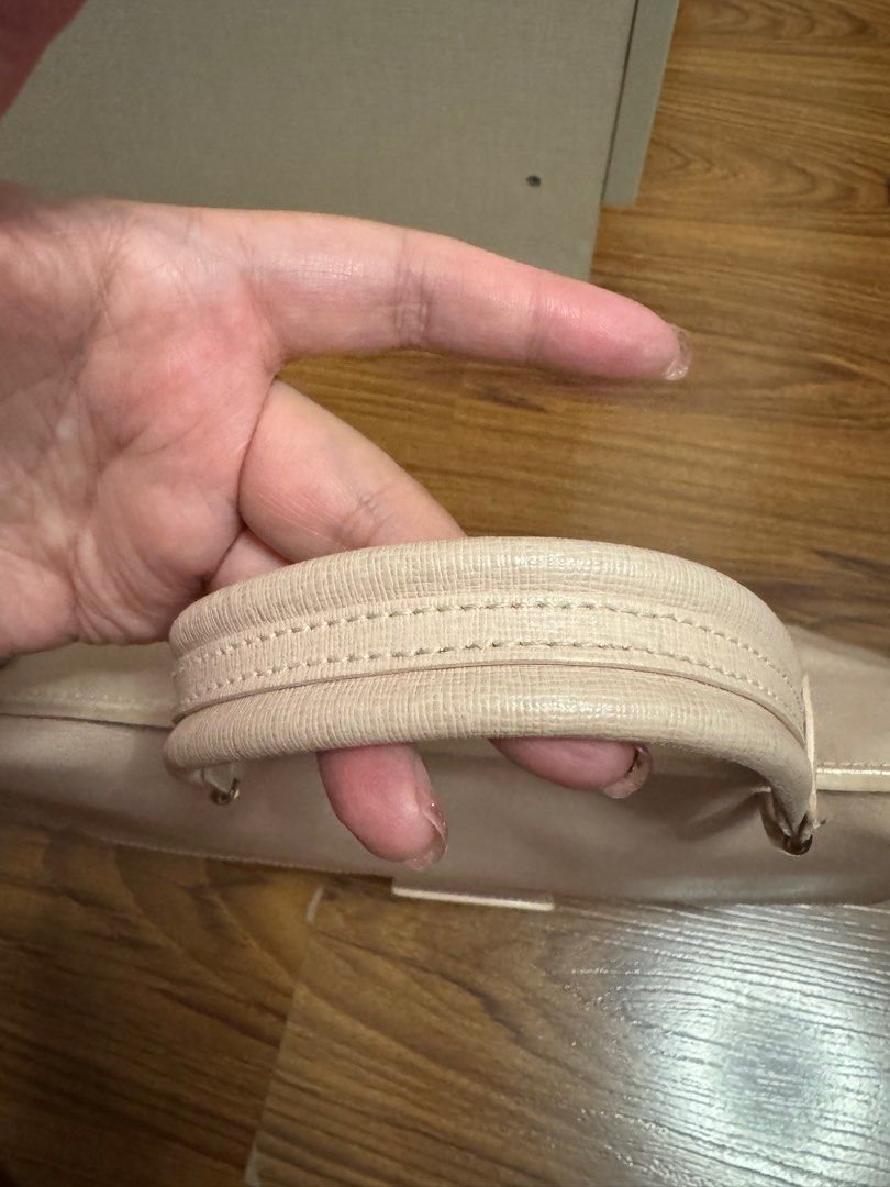 Authentic Furla Top Handle 2 Way Rank A (Category: Luxury Bags & Wallets) located in Manila. Submitted by galpalph (Listing ID 1356000676, Image 2). Description: Authentic Furla Top Handle 2-Way ✨ Material: Light Pink Saffiano Leather No dust bag and care card included Not from ukay—this is a personal item and has no smell Message me for more photos! Rank A.