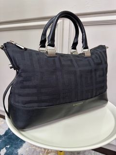 (Category: ) located in . Submitted by Luxurious_Preloved (Listing ID 1355944202, Image 1). Description: .
