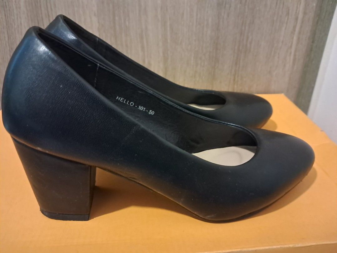 Black shoes (Category: Casual Shoes) located in Caloocan City. Submitted by armcpu (Listing ID 1355899807, Image 1). Description: Used Once during my Graduation Size 5 2 inches.
