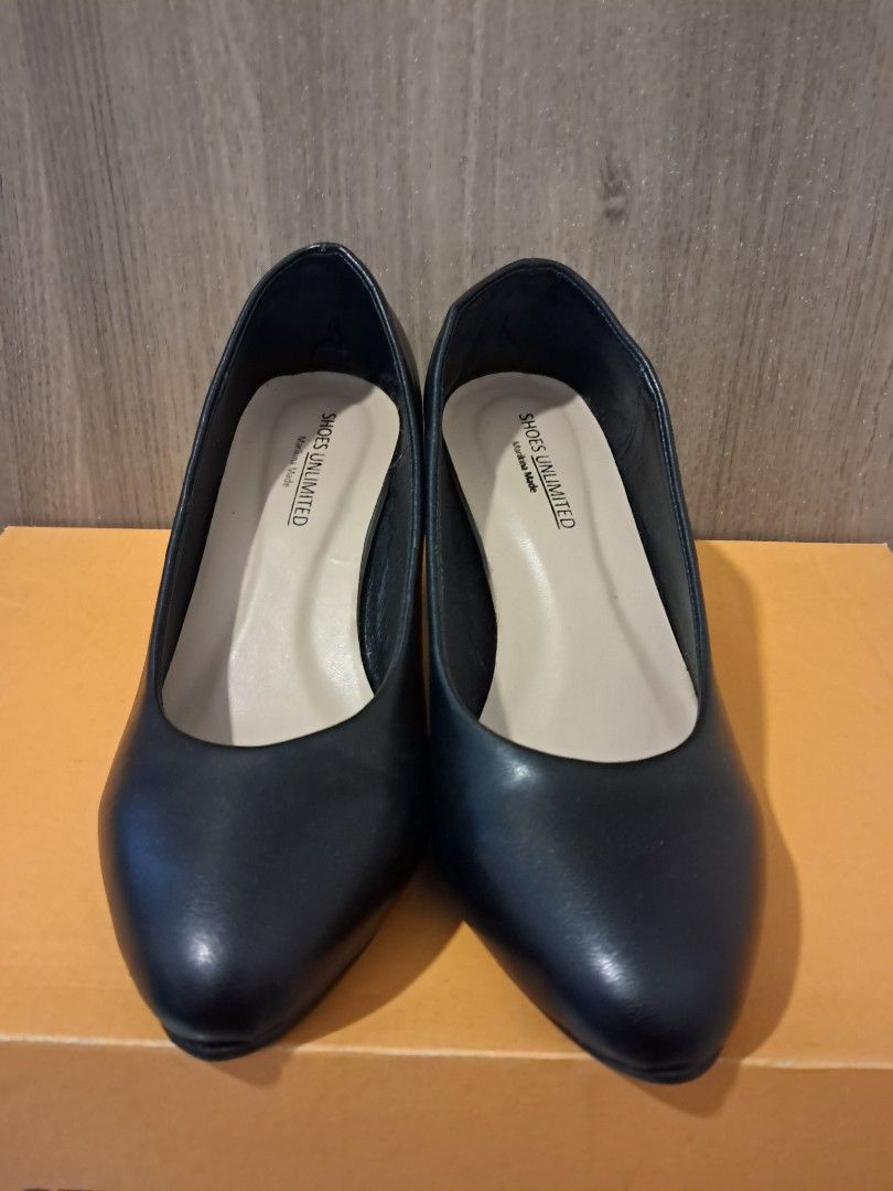 Black shoes (Category: Casual Shoes) located in Caloocan City. Submitted by armcpu (Listing ID 1355899807, Image 2). Description: Used Once during my Graduation Size 5 2 inches.