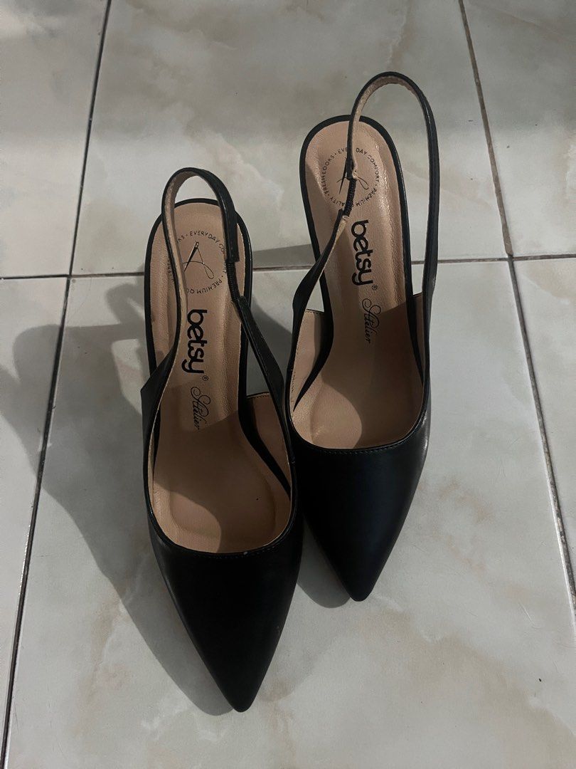 Black Slingback Heels size 38 (Category: Heels) located in Makati City. Submitted by nearlynewbyrosie (Listing ID 1355946459, Image 3). Description: Betsy Black Slingback Heels Size 38 Brand new Bought from Zalora Retails for 1.7k Faux Leather Rfs: Decluttering Perfect for work and events! .