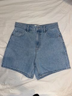 (Category: ) located in . Submitted by abzwardrobe (Listing ID 1356004171, Image 1). Description: .