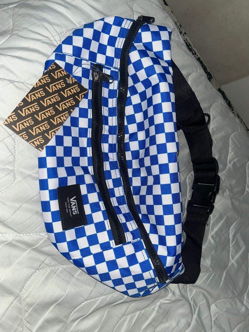Brand New Vans Fanny Pack (Category: Sling Bags) located in Mandaluyong City. Submitted by mandmclosey_ (Listing ID 1355938545, Image 2). Description: brand new Vans Fanny Pack - slightly negotiable - location: Mandaluyong City - Mode of Payment: Gcash only - Mode of Delivery: Angkas Padala/Lalamove/etc. - buyer will shoulder the delivery fee .
