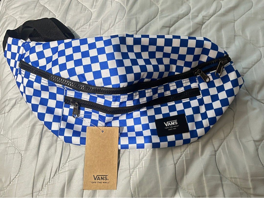 Brand New Vans Fanny Pack (Category: Sling Bags) located in Mandaluyong City. Submitted by mandmclosey_ (Listing ID 1355938545, Image 1). Description: brand new Vans Fanny Pack - slightly negotiable - location: Mandaluyong City - Mode of Payment: Gcash only - Mode of Delivery: Angkas Padala/Lalamove/etc. - buyer will shoulder the delivery fee .