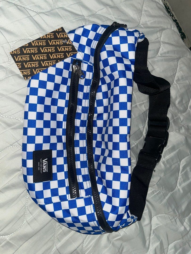 Brand New Vans Fanny Pack (Category: Sling Bags) located in Mandaluyong City. Submitted by mandmclosey_ (Listing ID 1355938545, Image 3). Description: brand new Vans Fanny Pack - slightly negotiable - location: Mandaluyong City - Mode of Payment: Gcash only - Mode of Delivery: Angkas Padala/Lalamove/etc. - buyer will shoulder the delivery fee .