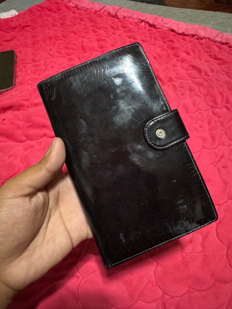 Chanel Patent Bifold (Category: Luxury Bags & Wallets) located in Manila. Submitted by pau01_ (Listing ID 1355984599, Image 2). Description: No inclusion. As is, Origanal Money back.