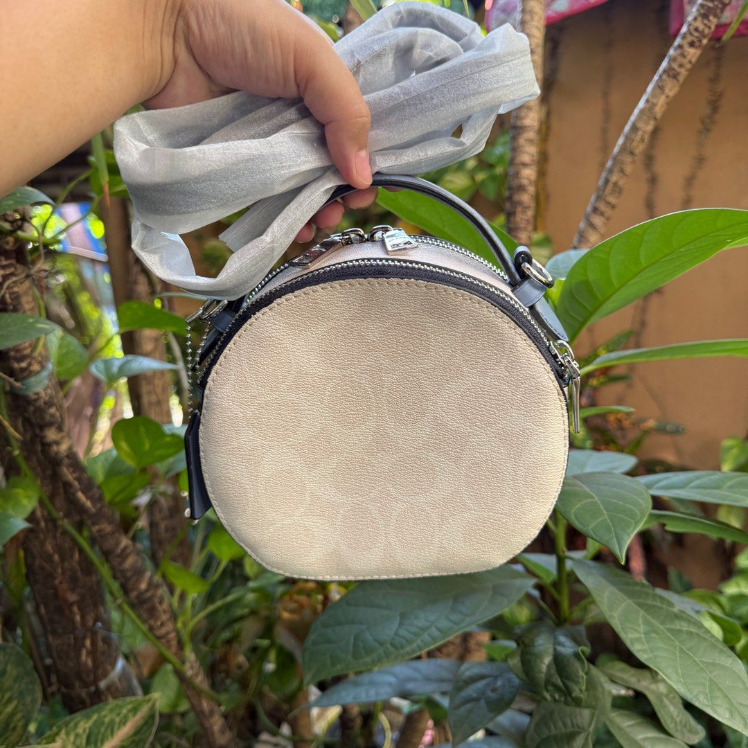 COACH CROSSBODY CANTEEN BAG (Category: Cross-body Bags) located in Quezon City. Submitted by yth.ph (Listing ID 1355930879, Image 2). Description: Really nice in actual RFS: decluttering.