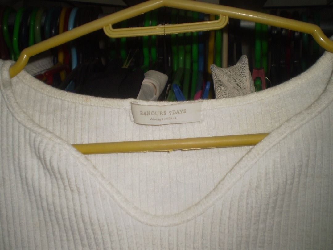 Coquette White longsleeves top (Category: Longsleeves) located in Ligao. Submitted by rinaaaroo (Listing ID 1355934397, Image 2). Description: Size: Small to Medium - only used it multiple times and it's in good condition -No bogus buyer. Do not order, or comment if not sure buyer. - Shipping fee is always shouldered by the buyer. NO FREE SHIPPING, NO COD - Strictly payment first - Courier: LBC rfs: not used enough.
