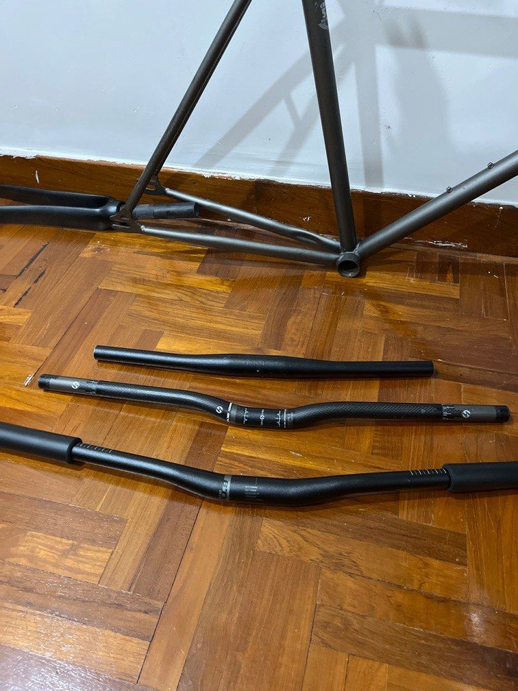 Fixie riser/flatbar (Category: Parts & Accessories) located in Singapore. Submitted by joebama (Listing ID 1355999292, Image 1). Description: prices (top to bottom) flatbar 400mm $20 toseek carbon riser 700mm $50 decatholon longbar 720mm w grips $20 (SOLD).