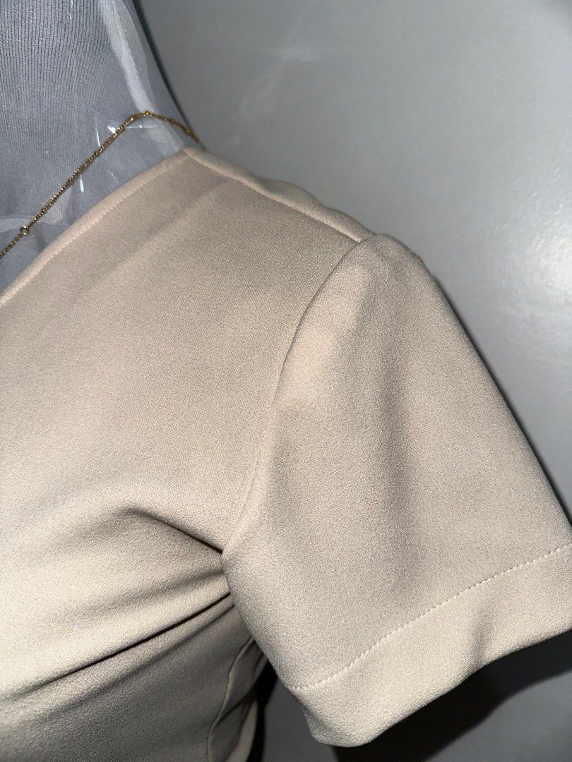 Formal Coordinated - Cropped Top (Category: Sets or Coordinates) located in Las Pinas. Submitted by his._and.hers (Listing ID 1355990616, Image 3). Description: Custom Made - (paid 2.5k) Used once for formal event Best fit xs Body fitting Cropped top.