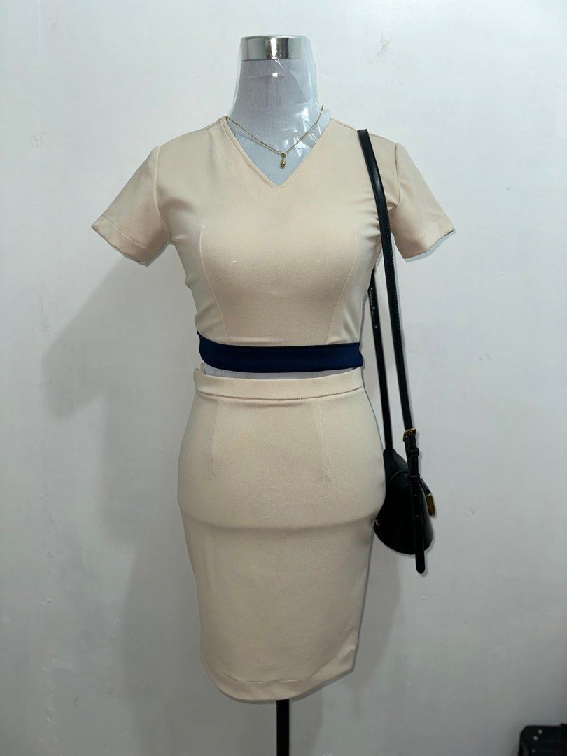 Formal Coordinated - Cropped Top (Category: Sets or Coordinates) located in Las Pinas. Submitted by his._and.hers (Listing ID 1355990616, Image 1). Description: Custom Made - (paid 2.5k) Used once for formal event Best fit xs Body fitting Cropped top.