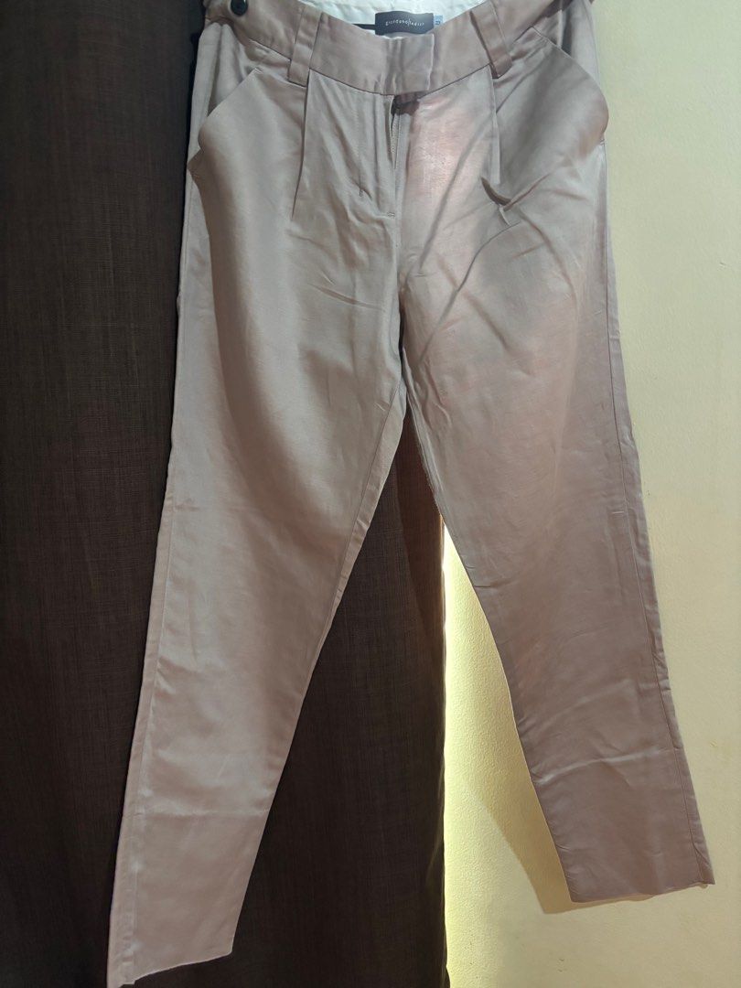 Giordano Ladies Trousers (Category: Other Bottoms) located in Quezon City. Submitted by BuysSells (Listing ID 1355985857, Image 1). Description: Size 23 sa tag pero 13” laid flat Over 1K nung nabili ko Used once Tumaba na ko hindi ko na kasya Need magbawas ng laman ng cabinet.