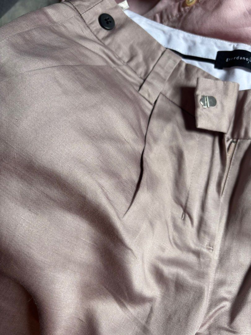 Giordano Ladies Trousers (Category: Other Bottoms) located in Quezon City. Submitted by BuysSells (Listing ID 1355985857, Image 3). Description: Size 23 sa tag pero 13” laid flat Over 1K nung nabili ko Used once Tumaba na ko hindi ko na kasya Need magbawas ng laman ng cabinet.