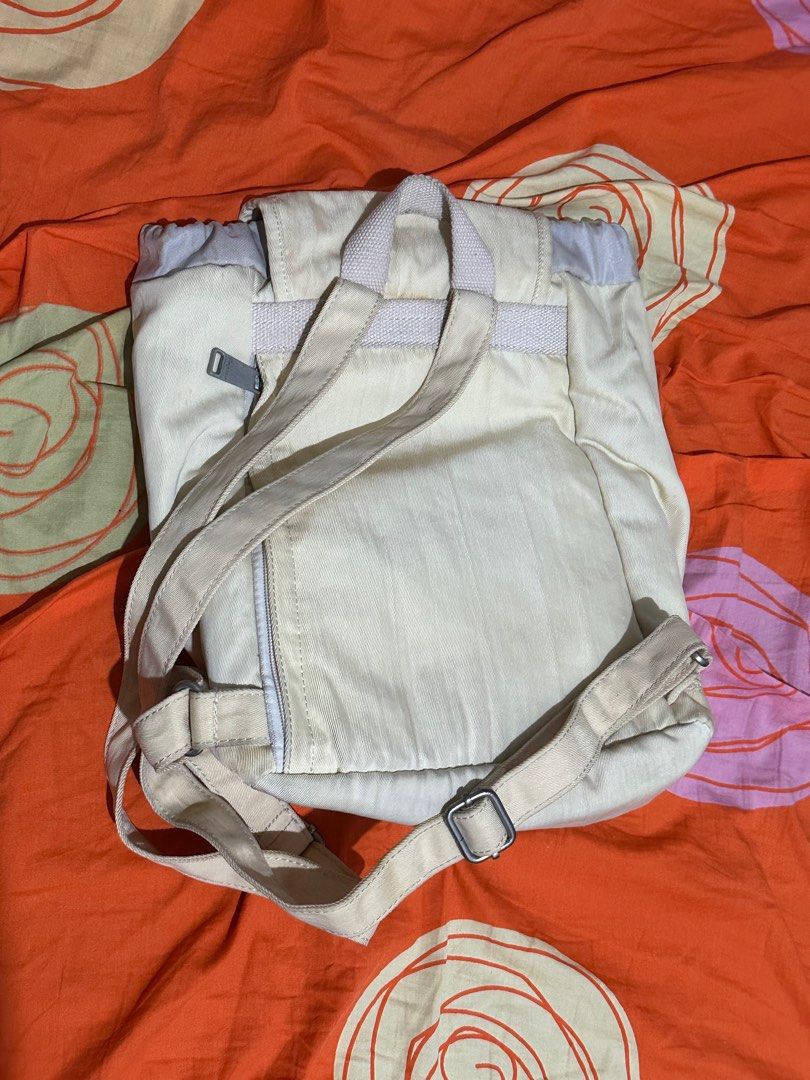 Doughnut small backpack (Category: Backpacks) located in Manila. Submitted by macsony (Listing ID 1355998467, Image 2). Description: Reliable madami malalagay. Rfs: declutter. Laptop does not fit but tablet and ipad mini can fit..