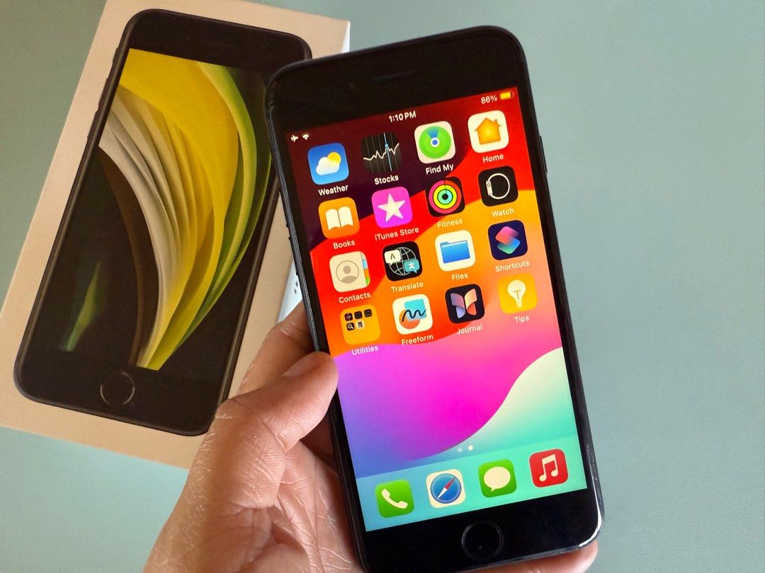 Iphone SE 2020 Black 64gb (Category: iPhone SE Series) located in Paranaque City. Submitted by carla098765 (Listing ID 1355918738, Image 3). Description: For sale: IPhone SE 2020 Black 64gb 74% battery health Comes with the original box charging cube or cable not included Factory unlocked Free to inspect upon meet up Rfs: Declutter.