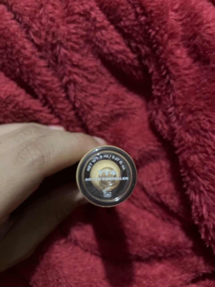 Issy active concealer in YT4 (Category: Makeup) located in Manila. Submitted by anbacani0334519 (Listing ID 1355951226, Image 2). Description: 90% of product left rfs: not my shade 📍Pasig City.