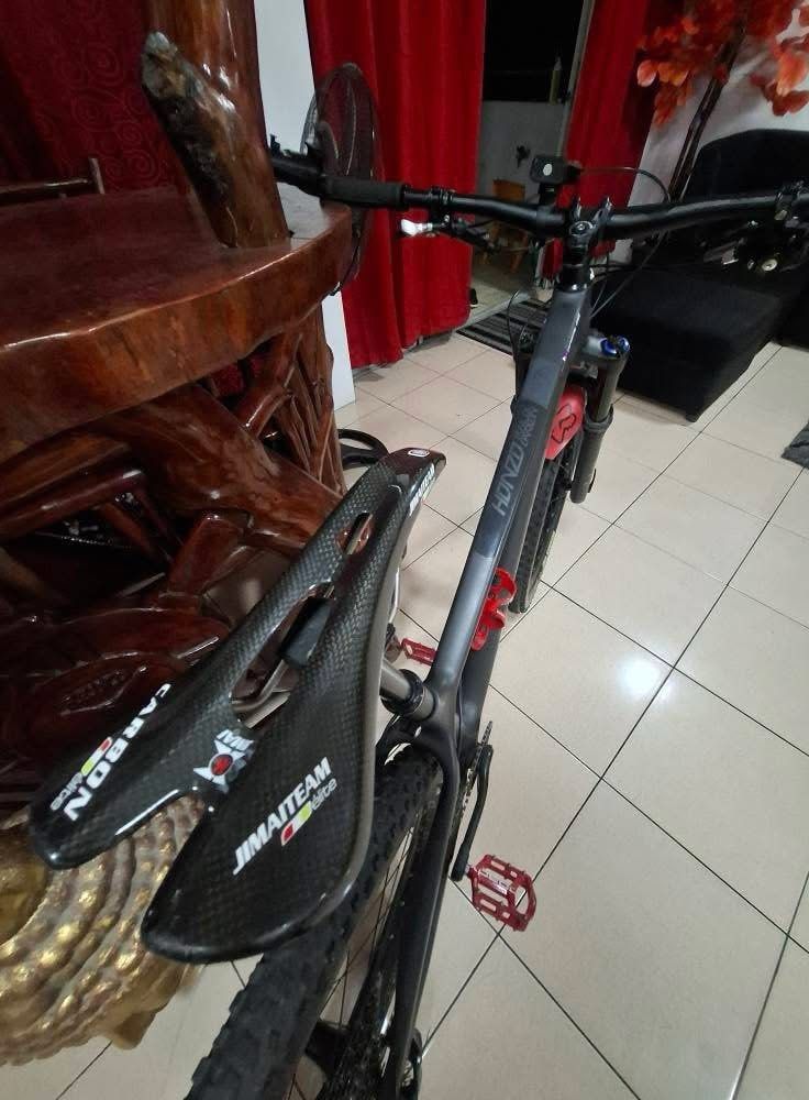 Kona Honzo Trail Bike (Category: Bicycles) located in Manila. Submitted by lml30 (Listing ID 1355979402, Image 2). Description: Selling Kona Honzo Trail CARBON DL 2019 (29er) Original AirFork Suspension (Rockshox) Sram XO 1x11 groupset Sram SC Guide Hydraulic Brake Carbon Stem Jimaiteam Carbon Saddle Maxxis Ardent Rear Maxxis Minion DHF Front Nego if sure buyer. PS: less than 150 miles lang po ang tinakbo..
