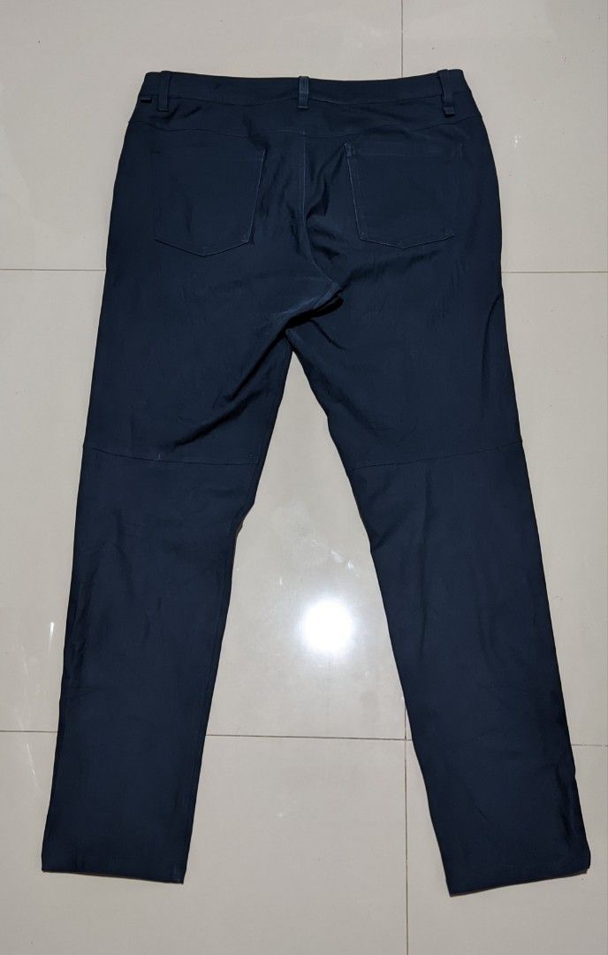 lululemon #34 (Category: Trousers) located in Caloocan City. Submitted by wupeeram (Listing ID 1355984849, Image 2). Description: dm for more info 980 lang to kuys.
