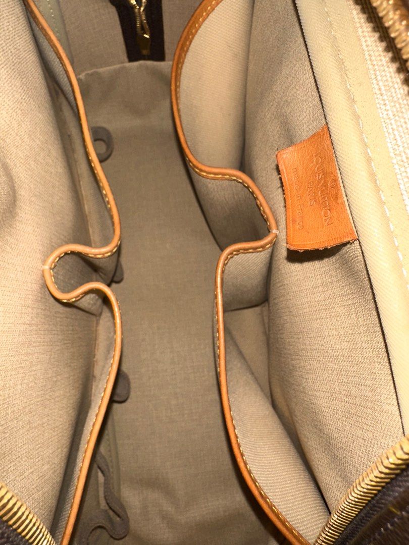 LV Deauville bag (Category: Luxury Bags & Wallets) located in Manila. Submitted by nate2.8 (Listing ID 1356001751, Image 3). Description: Authentic vintage LV Deauville handbag. Minimal signs of use. Clean on the inside..