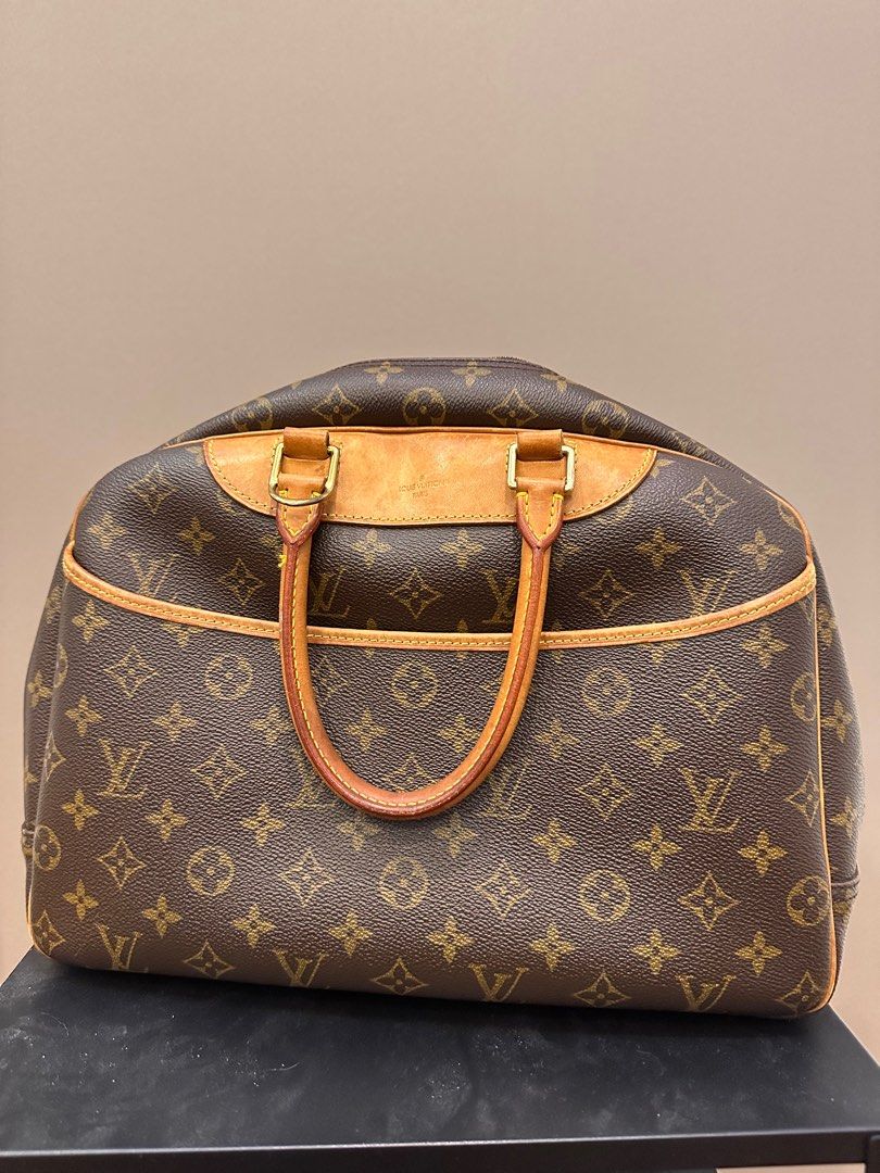 LV Deauville bag (Category: Luxury Bags & Wallets) located in Manila. Submitted by nate2.8 (Listing ID 1356001751, Image 1). Description: Authentic vintage LV Deauville handbag. Minimal signs of use. Clean on the inside..