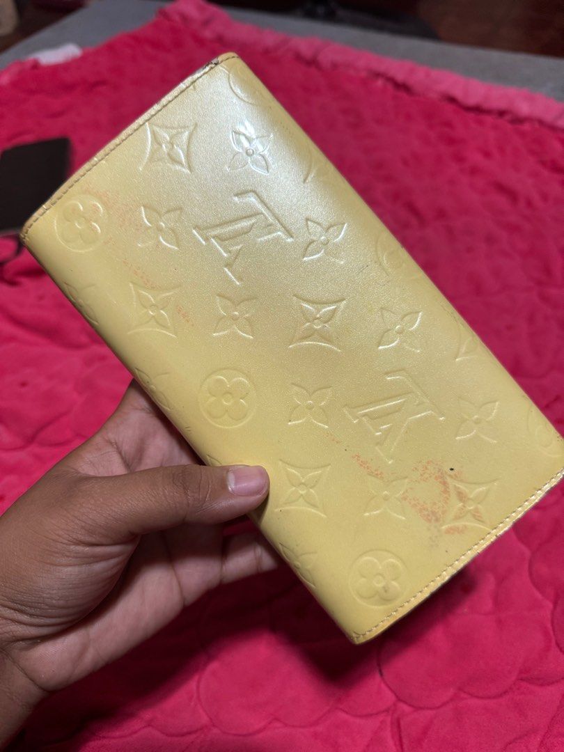 lv long wallet (Category: Luxury Bags & Wallets) located in Manila. Submitted by pau01_ (Listing ID 1355986657, Image 3). Description: .
