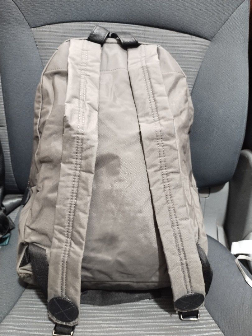 marc jacobs backpack (Category: Luxury Bags & Wallets) located in Baguio. Submitted by roozeydluc (Listing ID 1356012956, Image 2). Description: polyester material large size l:12.2" w:5" h:16.5" 🔎 slight rubs sa edges ng base 🔎small dirt/stain sa base 🔎 himolmol sa may opening ng front pocket ✓1 zippered compartment ✓2 zippered front pocket.