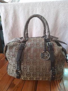 (Category: ) located in . Submitted by shophopper (Listing ID 1355916552, Image 1). Description: .