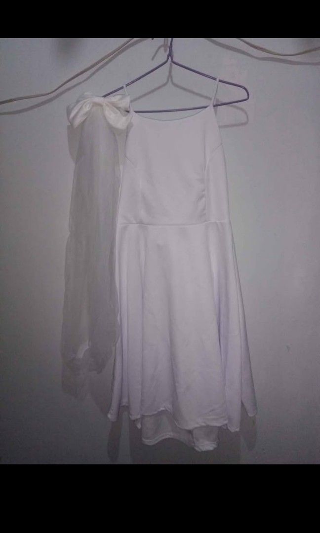MINIMALIST WEDDING DRESS (Category: Evening dresses & gowns) located in Manila. Submitted by nikaclyde (Listing ID 1355841494, Image 1). Description: SET WITH RIBBON VAIL USED ONCE NO ISSUE Pwede sa pregnant Backless dress.