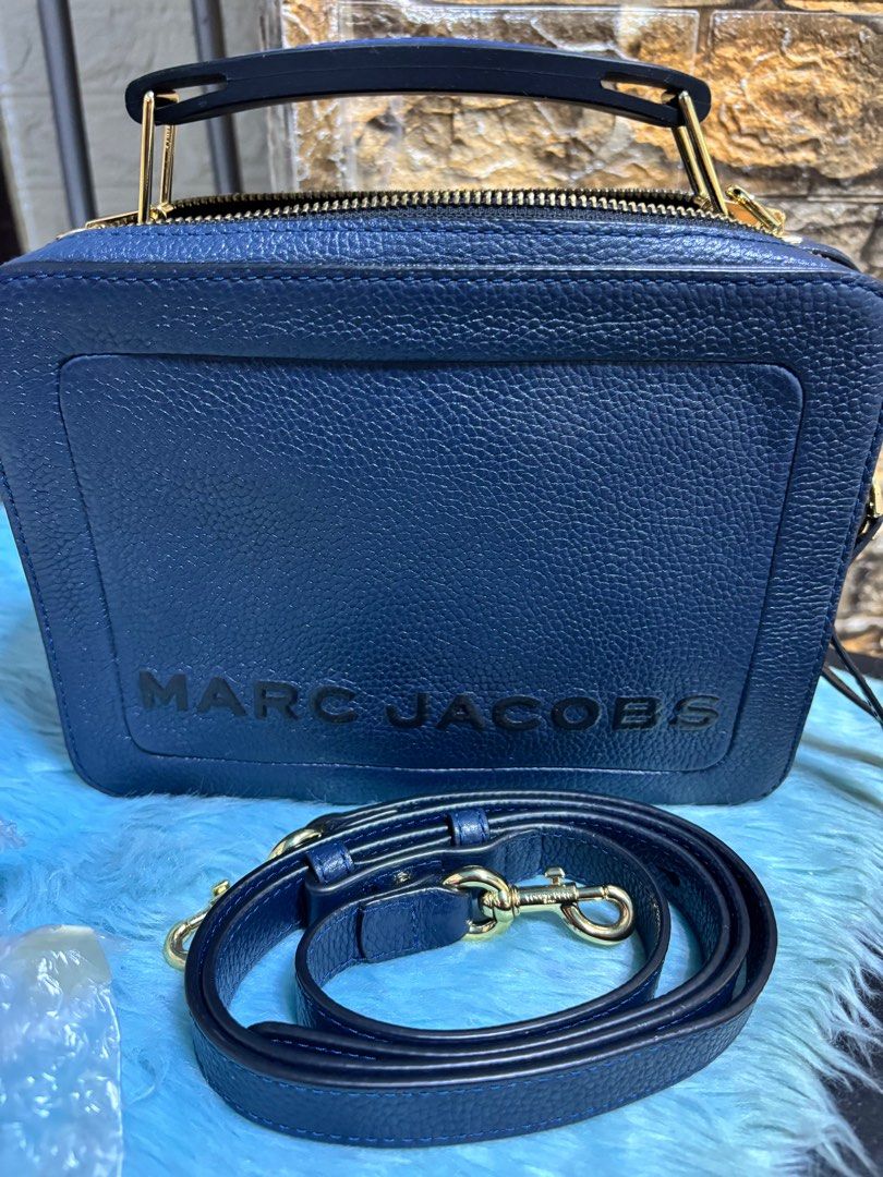 MJ The Box (Category: Luxury Bags & Wallets) located in Meycauayan. Submitted by maxsshopzter (Listing ID 1355977242, Image 1). Description: .