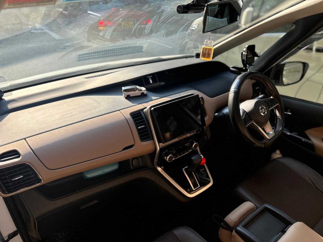 Nissan SERENA HIGHWAY STAR VIP SHYBRID Auto62864836360065114