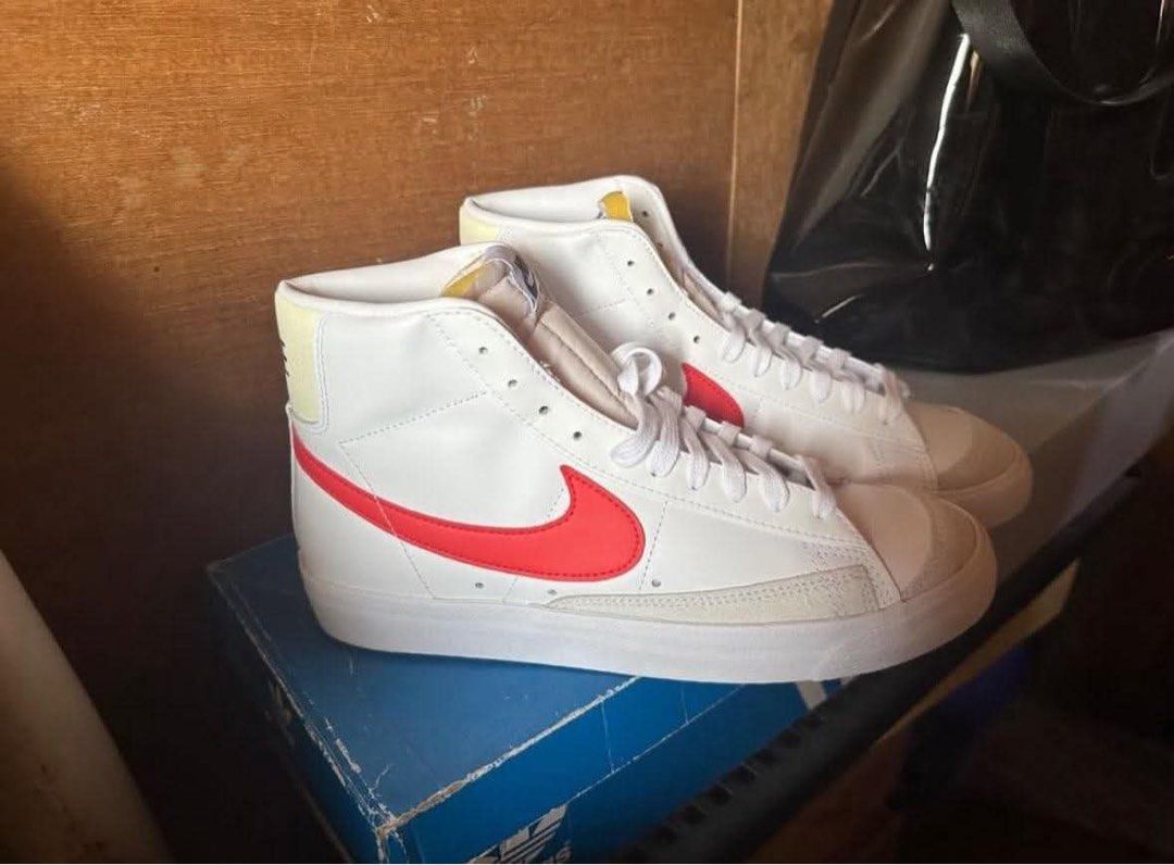 ORIGINAL Nike Blazer Mid 77 Vintage (Men) (Category: Sneakers) located in Manila. Submitted by itsgrel (Listing ID 1355969676, Image 1). Description: US 9.