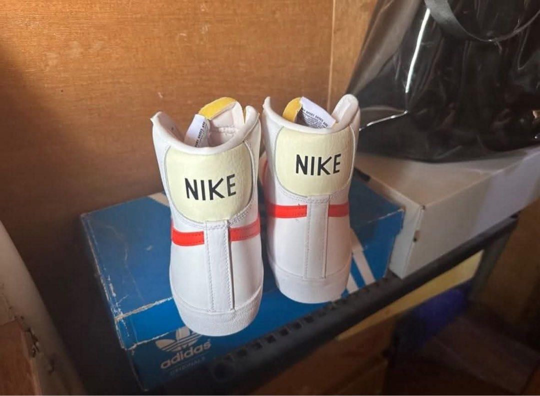 ORIGINAL Nike Blazer Mid 77 Vintage (Men) (Category: Sneakers) located in Manila. Submitted by itsgrel (Listing ID 1355969676, Image 2). Description: US 9.